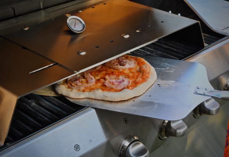 Pizza auf dem Burnhard Gasgrill